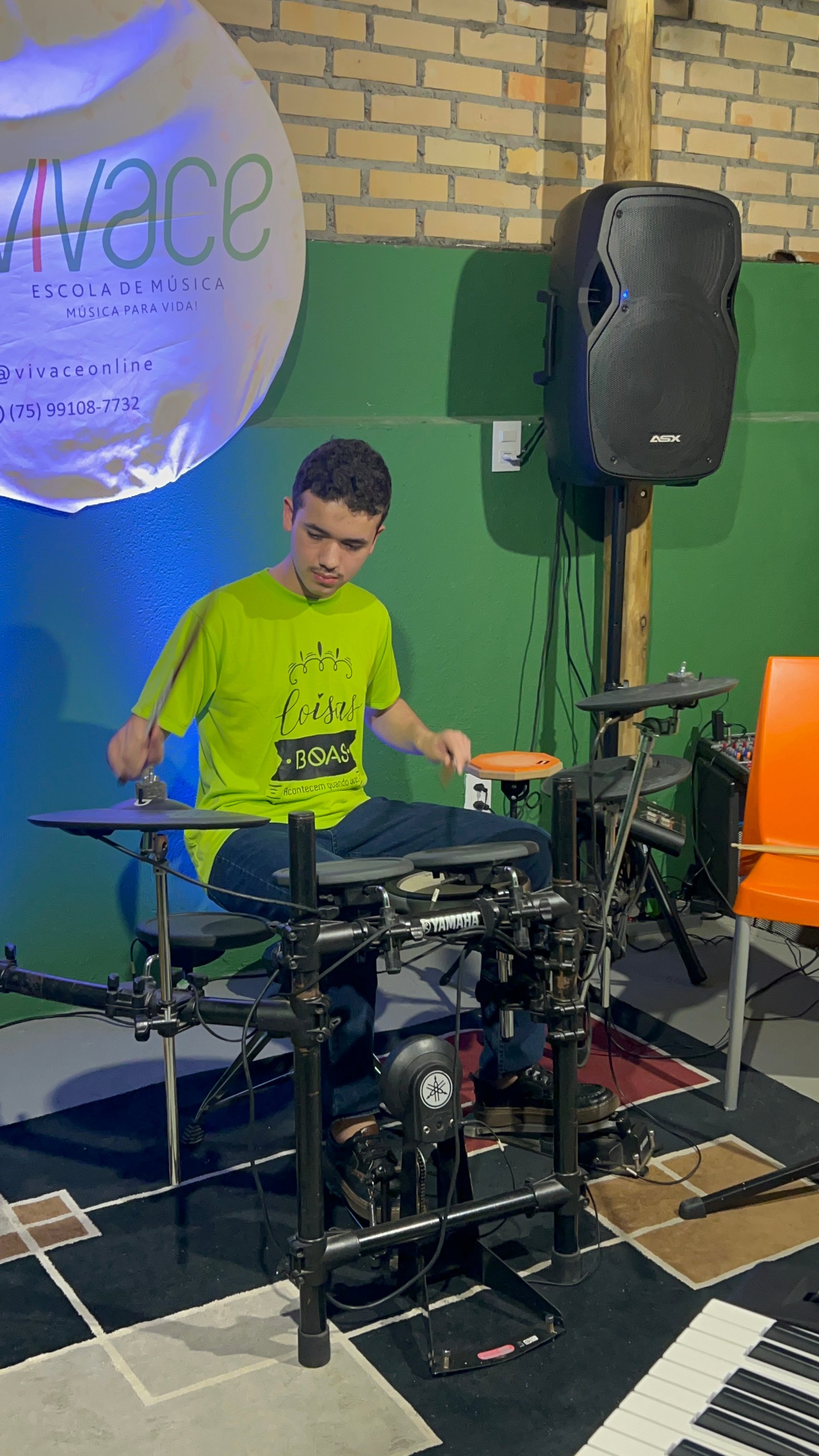 Aula de violão em grupo